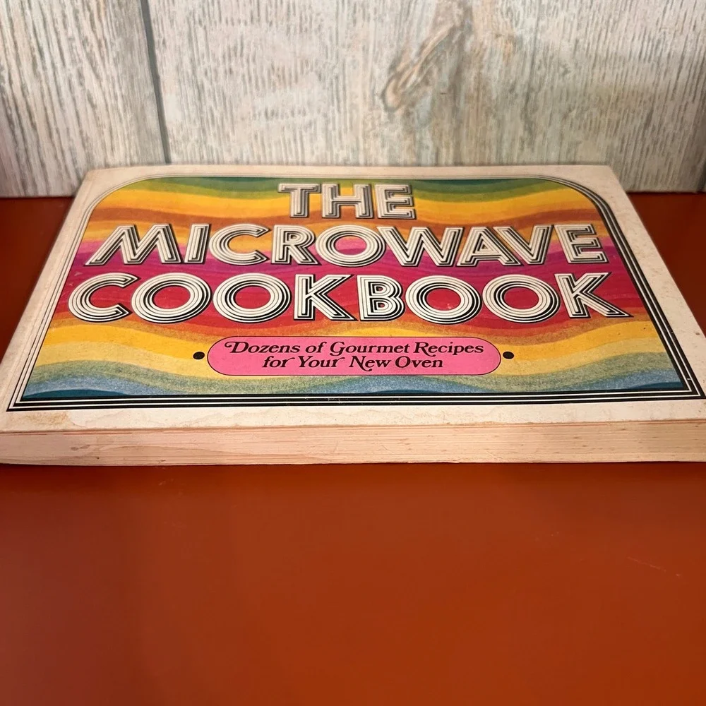 Vintage 1976 The Microwave Cookbook Irena Chalmers‎ First Edition Retro Recipes
